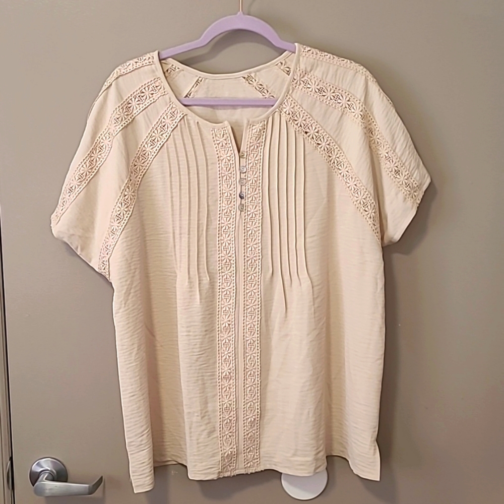 Embroidered short sleeve blouse